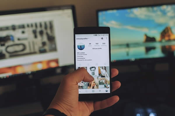 Person scrolling on an Instagram profile.