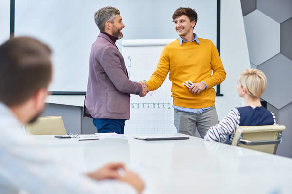 4 people discussing working for a digital marketing company