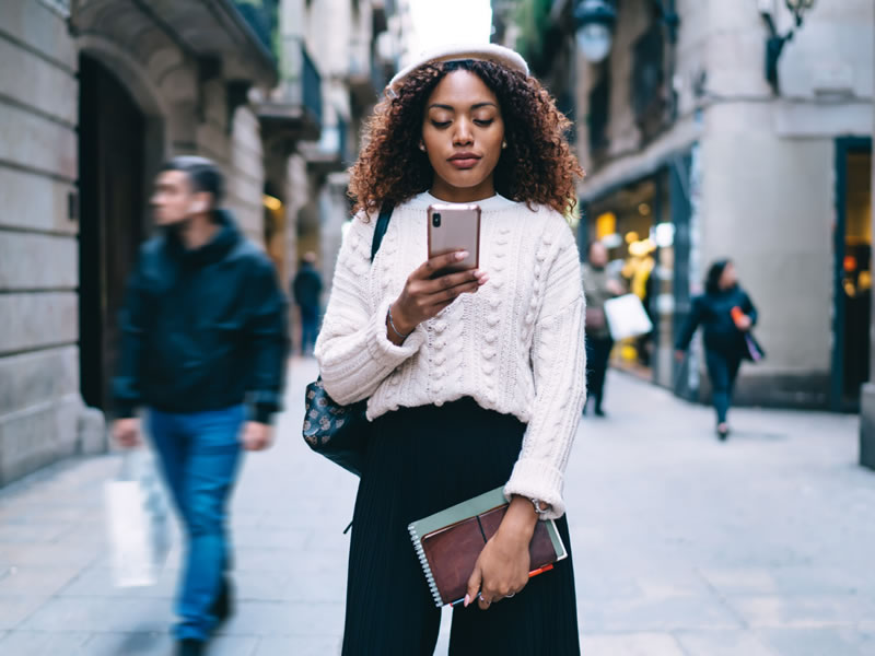The Pros and Cons of Social Media