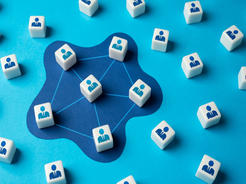 A visual of networking using businessmen dice - linkedin advertising